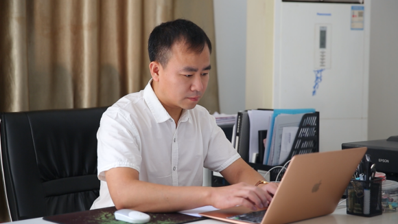 可信集團控股有限公司董事長鐘建輝